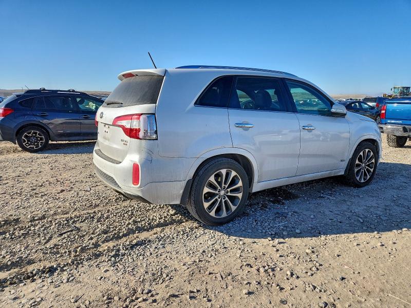 Фото 3 - KIA SORENTO