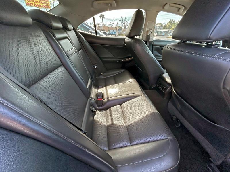 Фото 6 - LEXUS IS