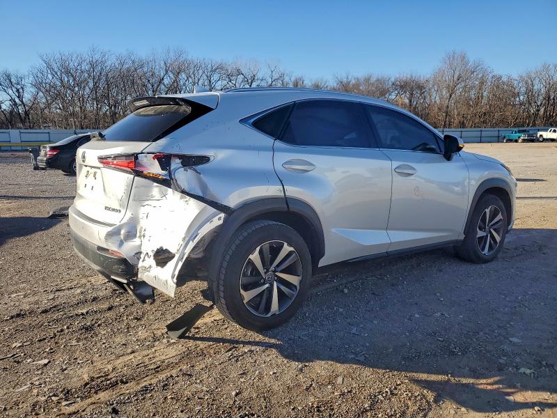 Фото 3 - LEXUS NX