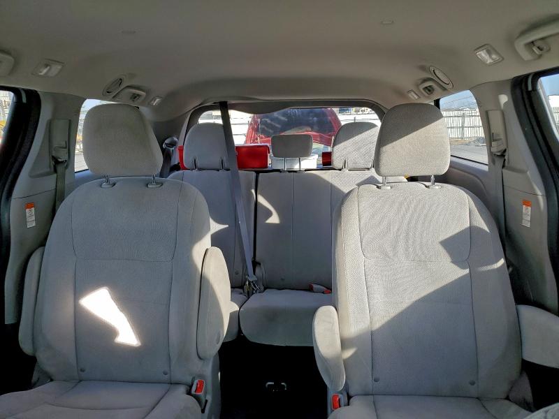 Фото 10 - TOYOTA SIENNA