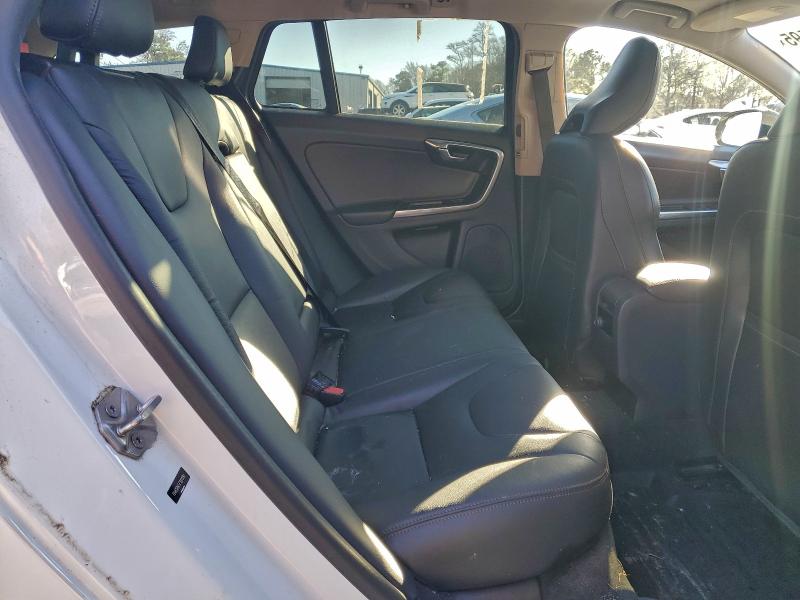 VOLVO V60 2015 VIN YV4612HK5F1001590