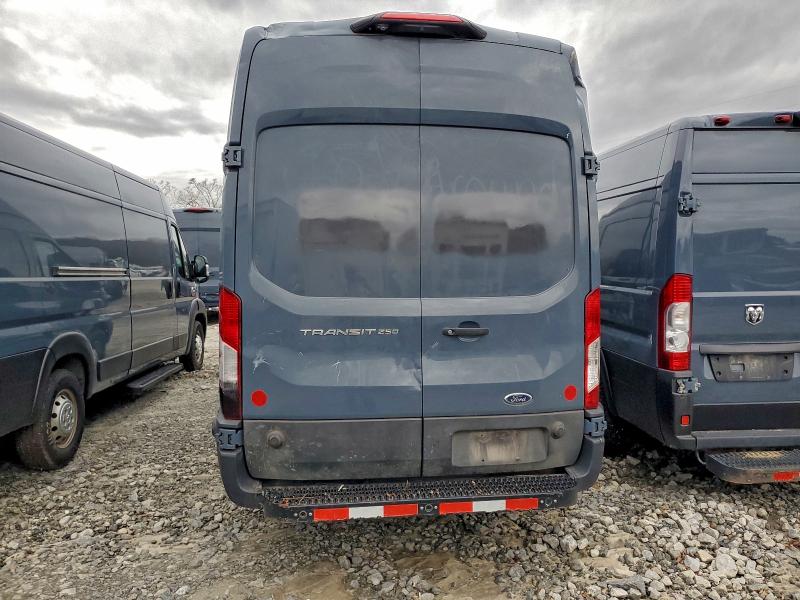 Фото 6 - FORD TRANSIT