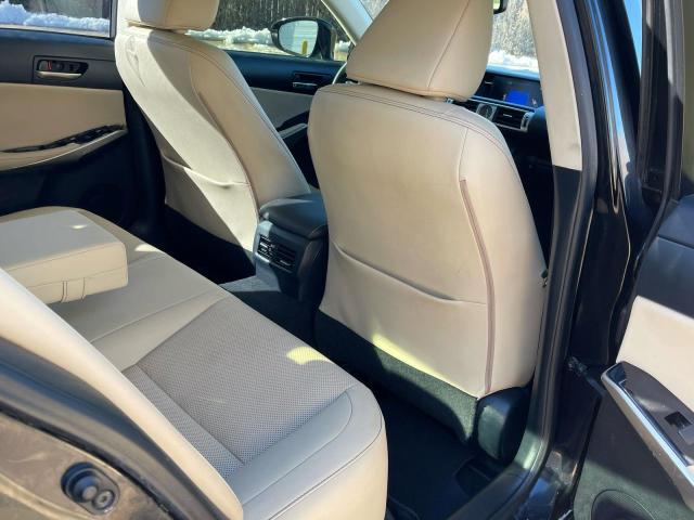 Фото 6 - LEXUS IS