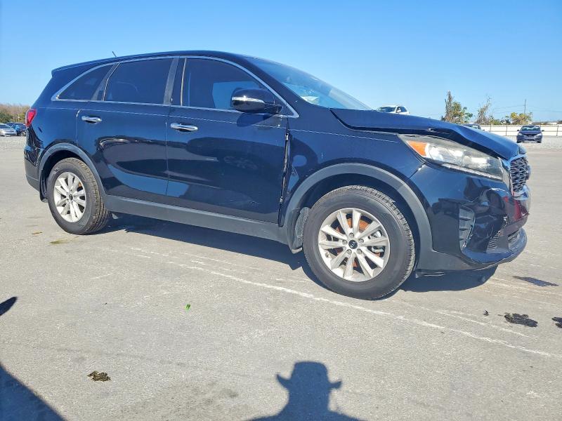 Фото 4 - KIA SORENTO