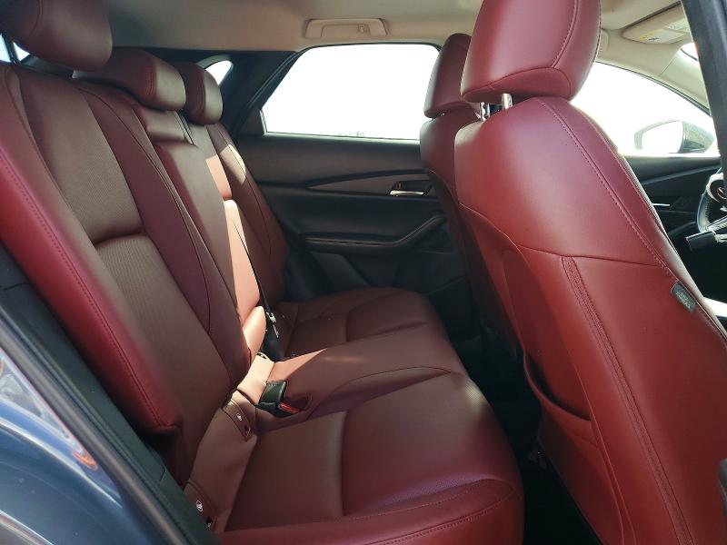 Фото 10 - MAZDA CX30