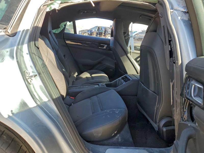 Фото 10 - PORSCHE PANAMERA