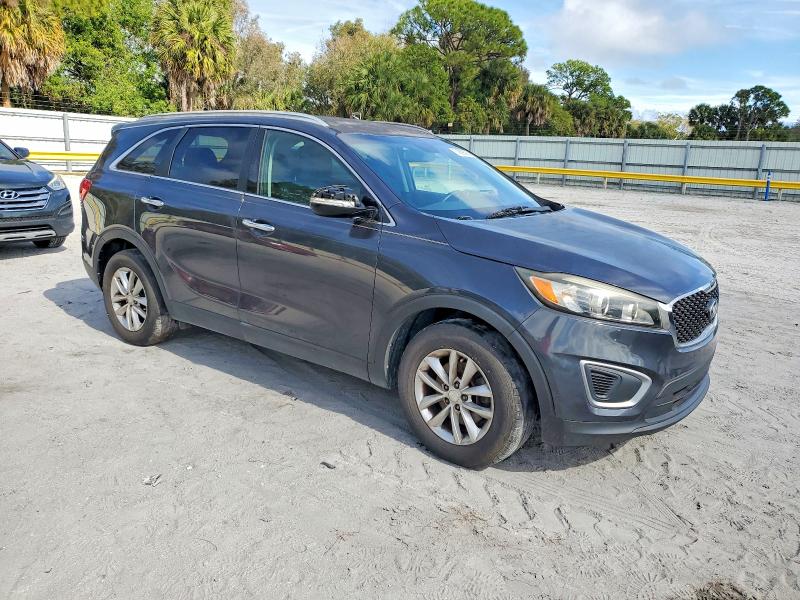 Фото 4 - KIA SORENTO