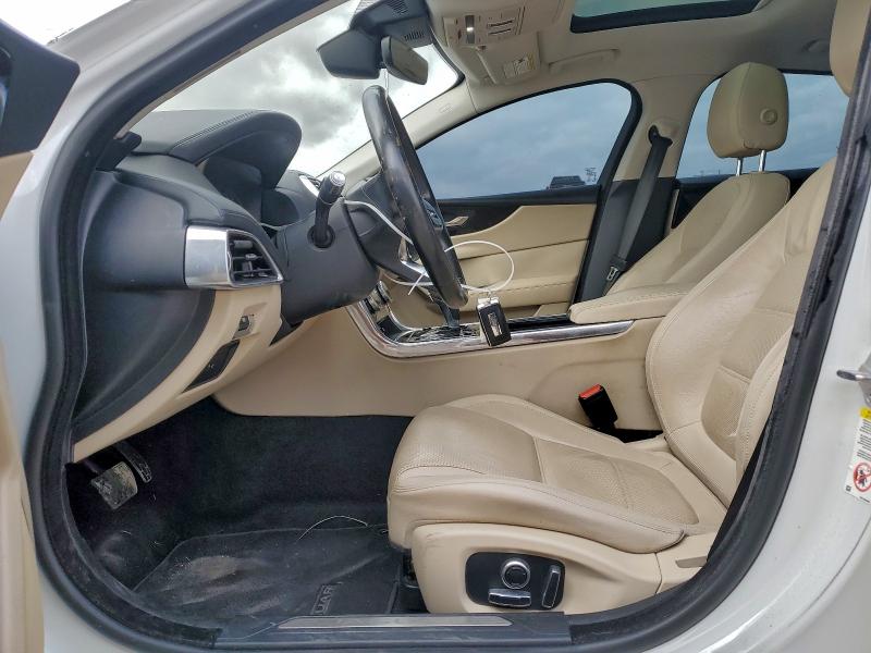 Фото 7 - JAGUAR XE