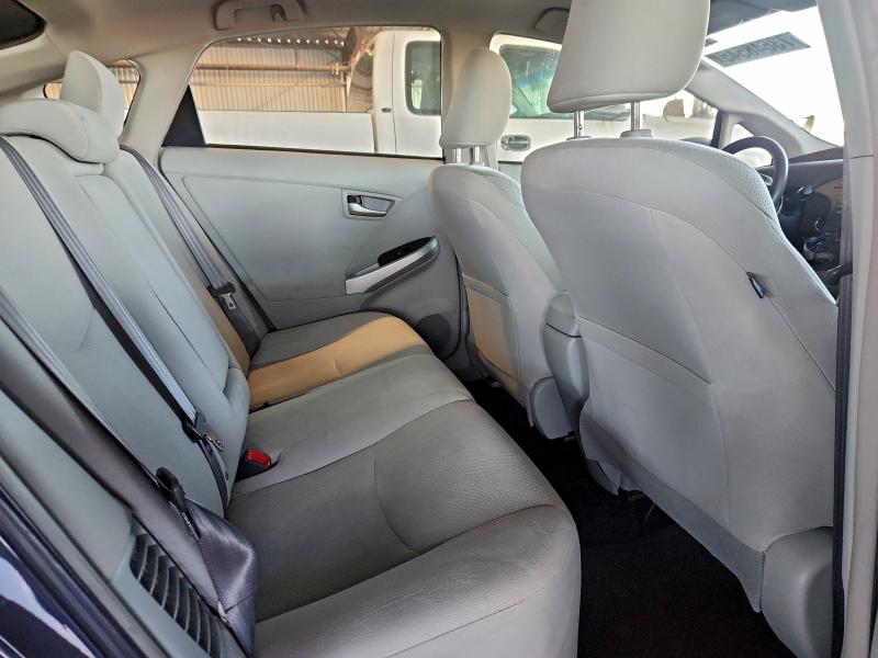 Фото 10 - TOYOTA PRIUS