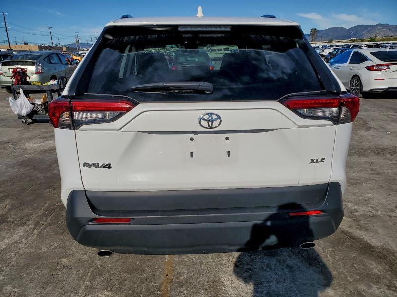 Фото 6 - TOYOTA RAV4