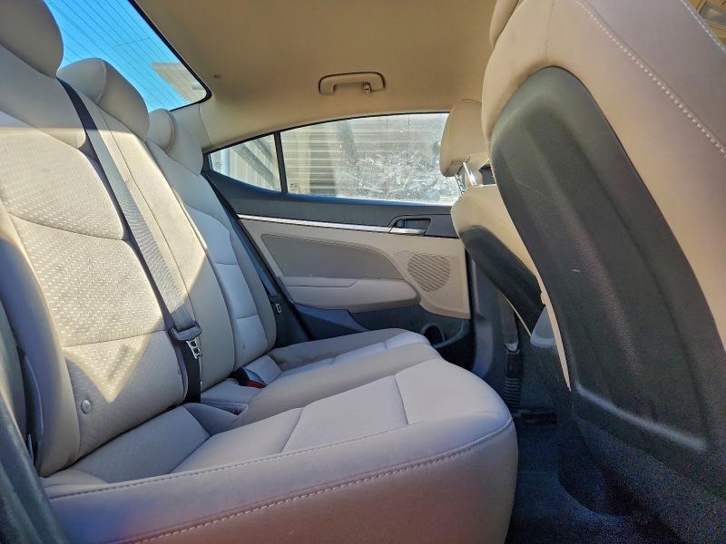 Фото 10 - HYUNDAI ELANTRA