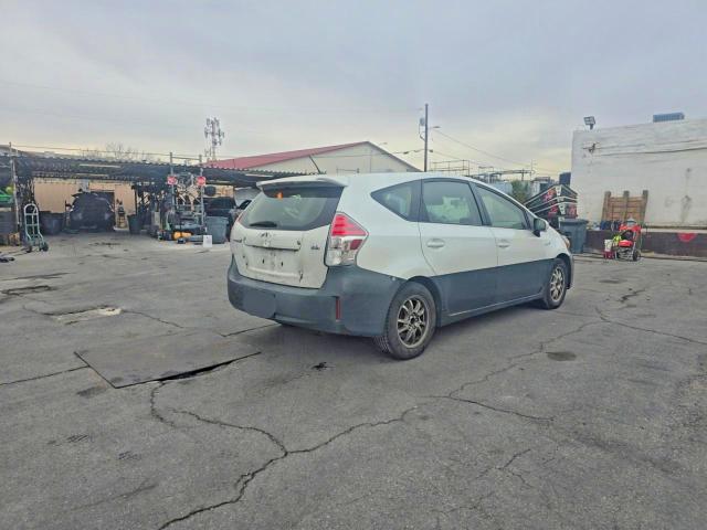 Фото 4 - TOYOTA PRIUS