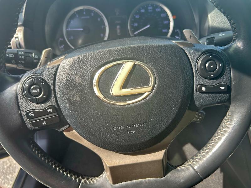 Фото 12 - LEXUS IS