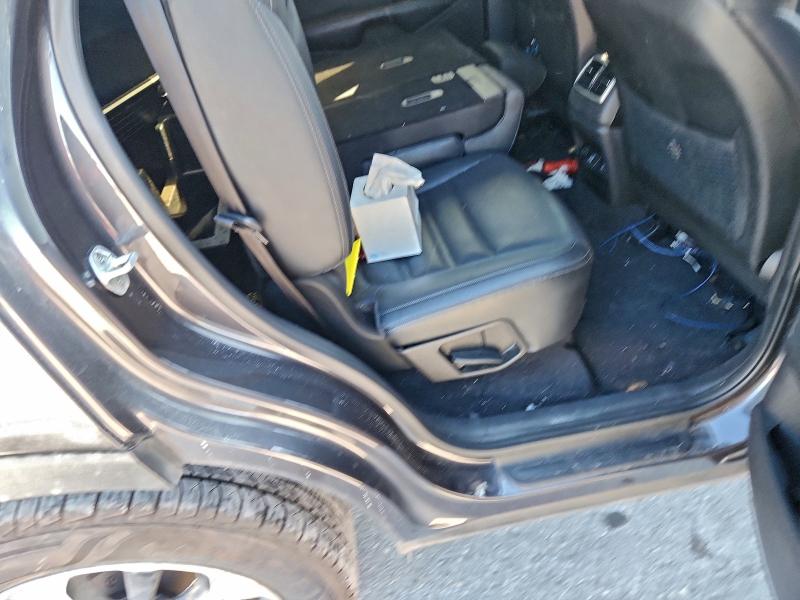 Фото 11 - KIA SORENTO