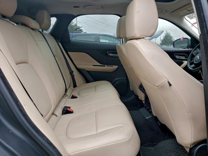 Фото 11 - JAGUAR F-PACE