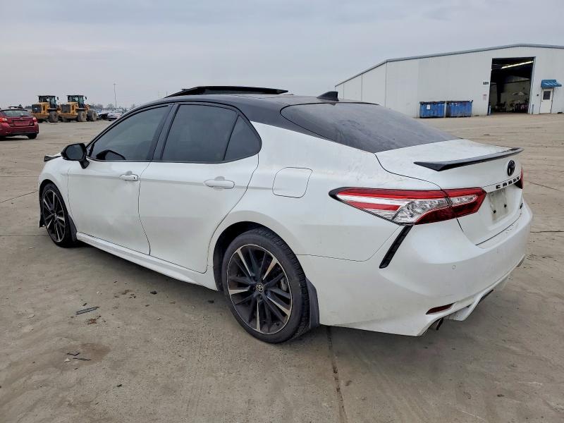 Фото 2 - TOYOTA CAMRY