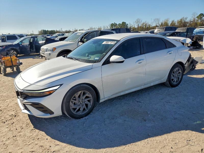 Фото 1 - HYUNDAI ELANTRA