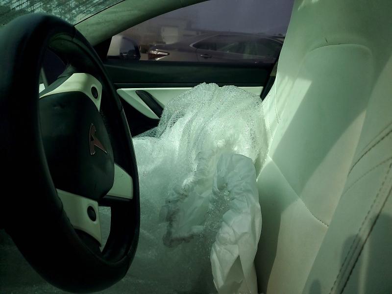 Фото 7 - TESLA MODEL 3