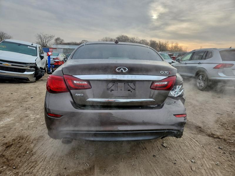 Фото 6 - INFINITI Q70