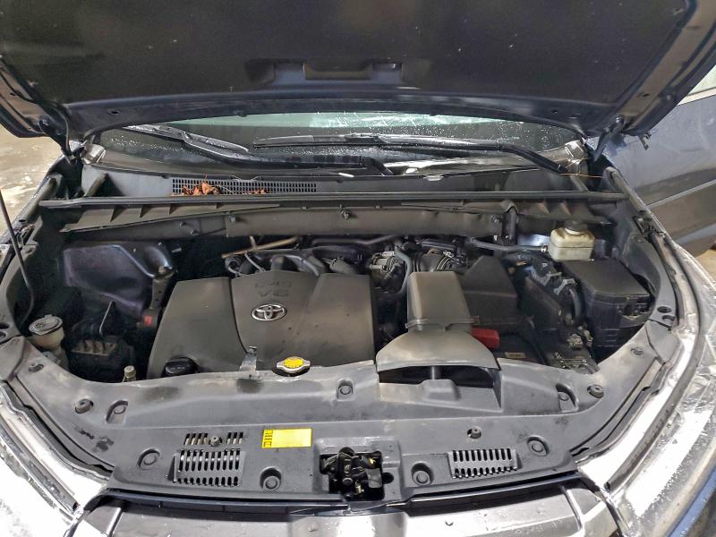 Фото 12 - TOYOTA HIGHLANDER