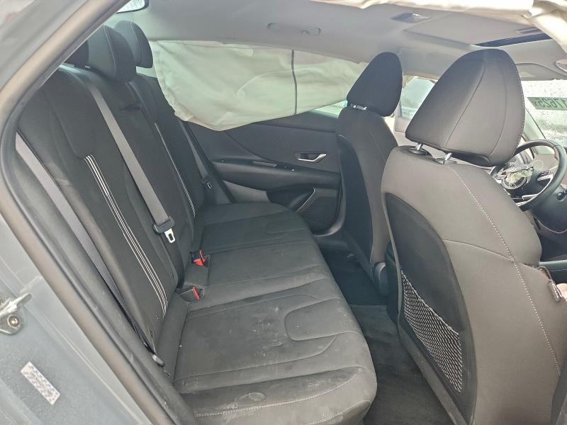 Фото 10 - HYUNDAI ELANTRA