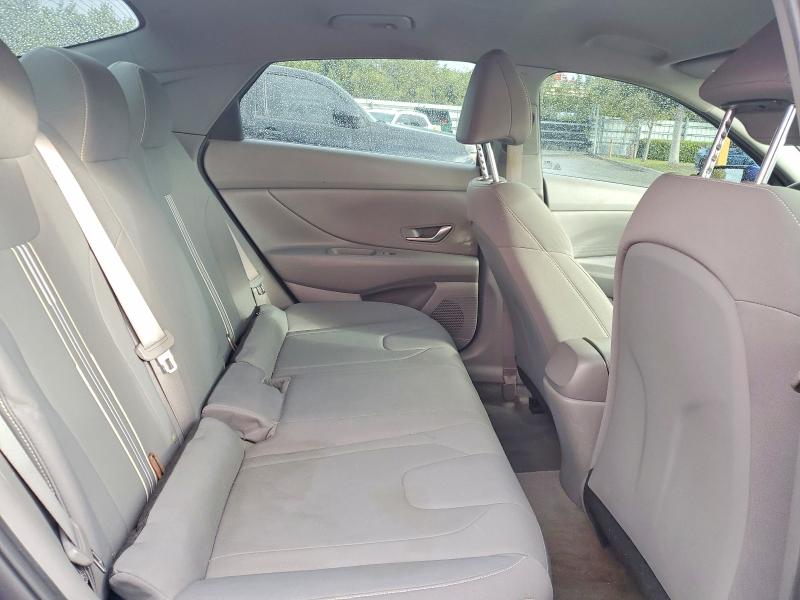 Фото 10 - HYUNDAI ELANTRA