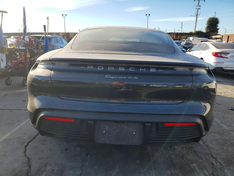 Фото 6 - PORSCHE TAYCAN