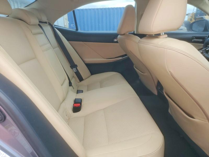 Фото 10 - LEXUS IS