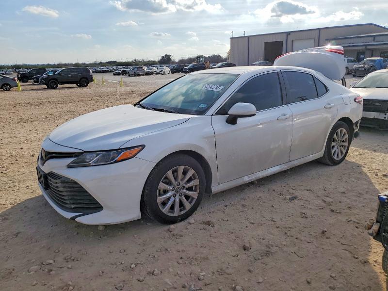 Фото 1 - TOYOTA CAMRY