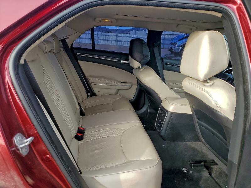 Фото 10 - CHRYSLER 300