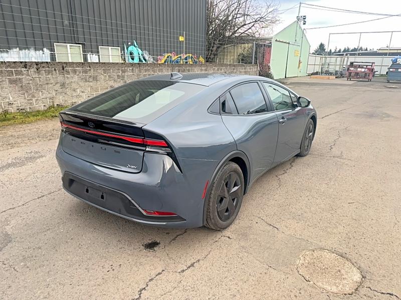 Фото 4 - TOYOTA PRIUS