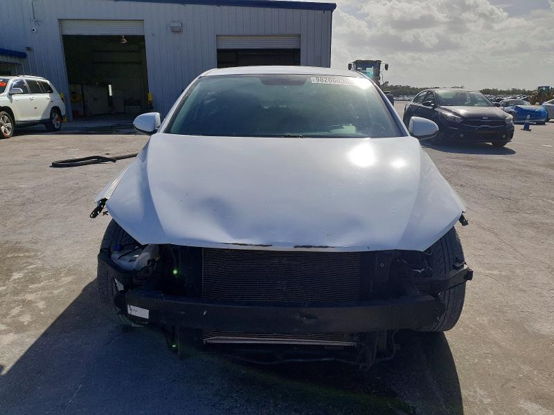 Фото 5 - HYUNDAI ELANTRA