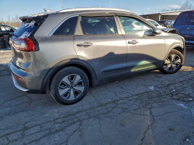 Фото 3 - KIA NIRO