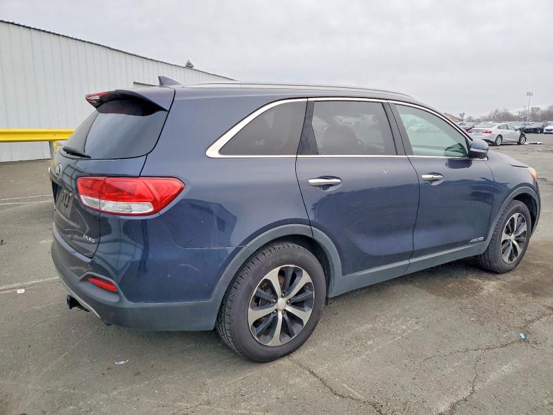 Фото 3 - KIA SORENTO