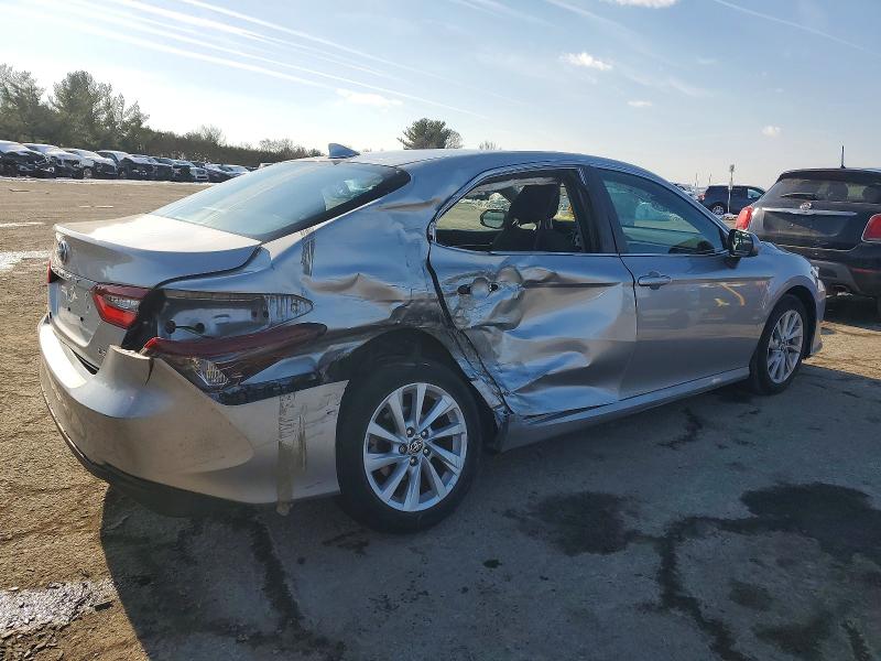 Фото 3 - TOYOTA CAMRY