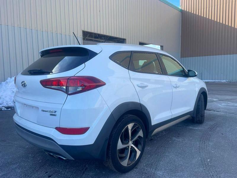 Фото 4 - HYUNDAI TUCSON