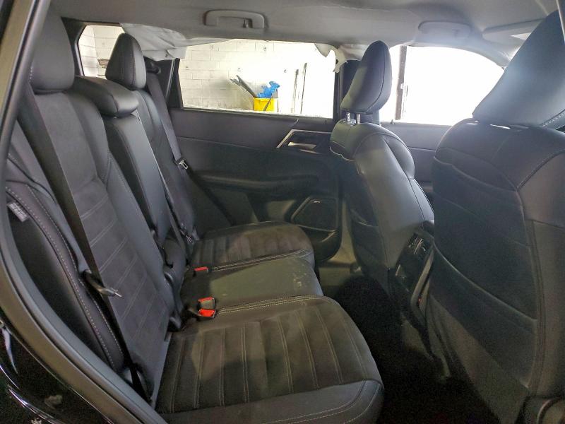 Фото 11 - MITSUBISHI OUTLANDER