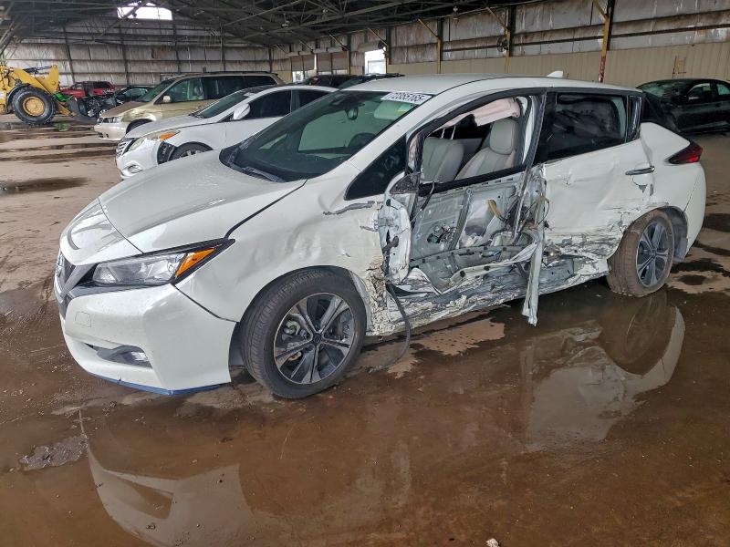 Фото 1 - NISSAN LEAF