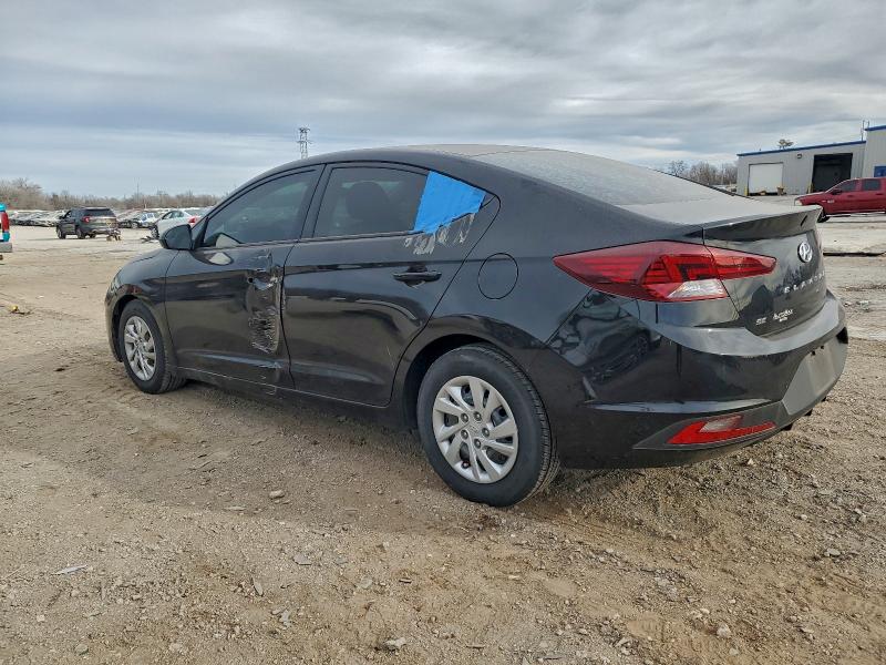 Фото 2 - HYUNDAI ELANTRA