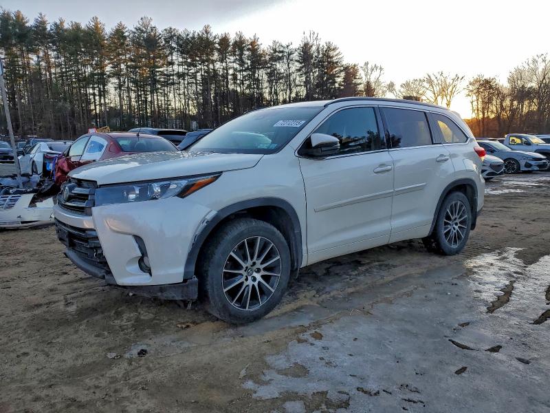 Фото 1 - TOYOTA HIGHLANDER