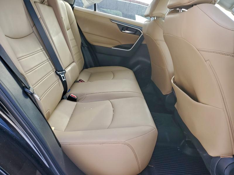 Фото 11 - TOYOTA RAV4