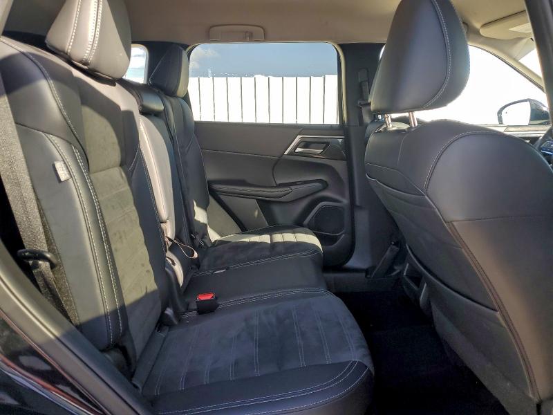 Фото 11 - MITSUBISHI OUTLANDER