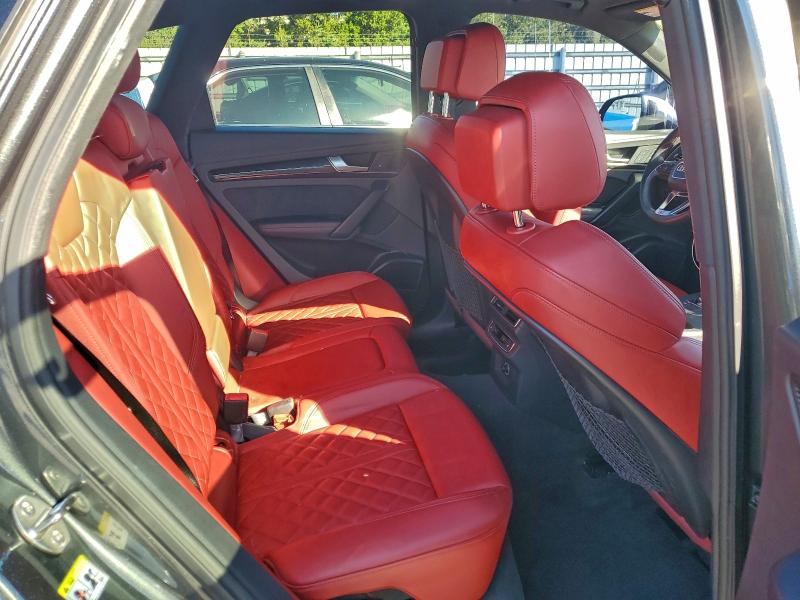 Фото 11 - AUDI SQ5