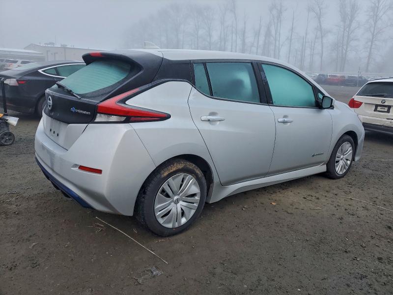 Фото 3 - NISSAN LEAF