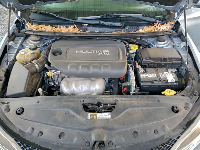 Фото 11 - CHRYSLER 200