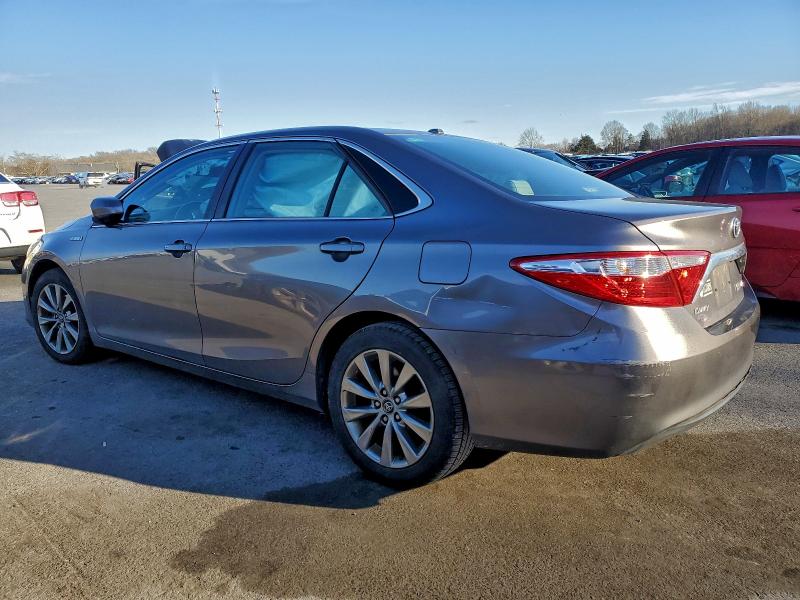 Фото 2 - TOYOTA CAMRY
