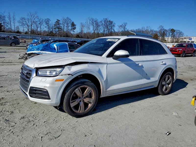 Фото 1 - AUDI Q5