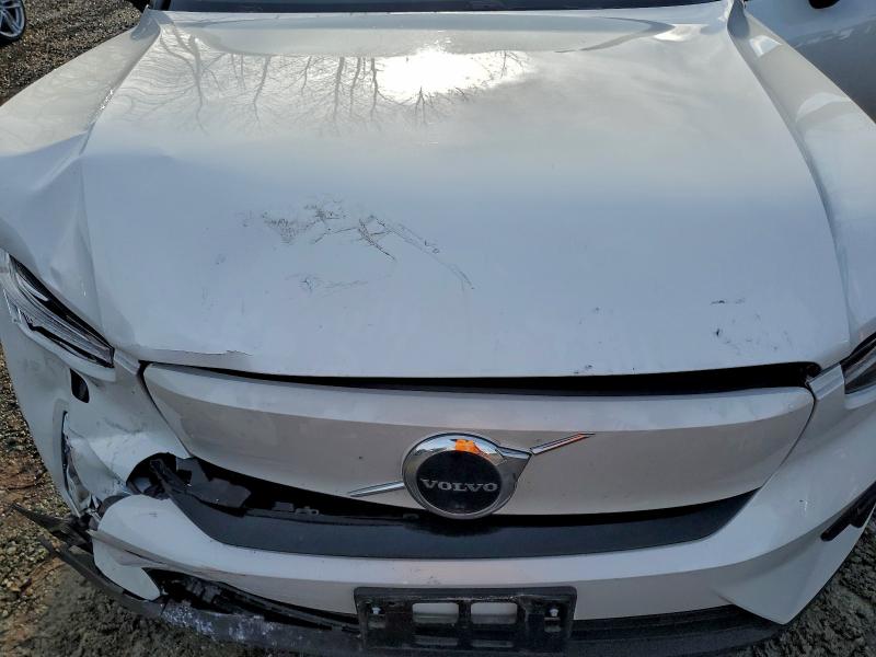 Фото 12 - VOLVO XC40