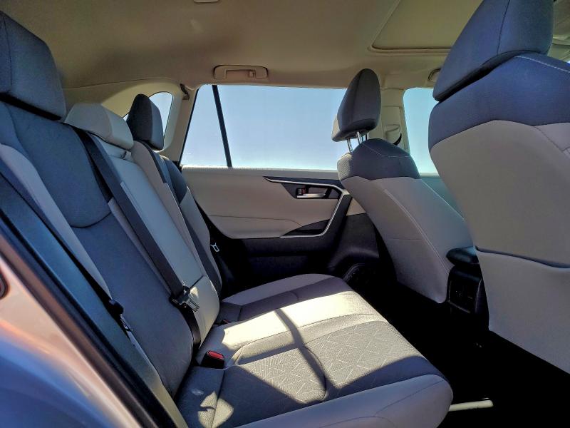 Фото 11 - TOYOTA RAV4