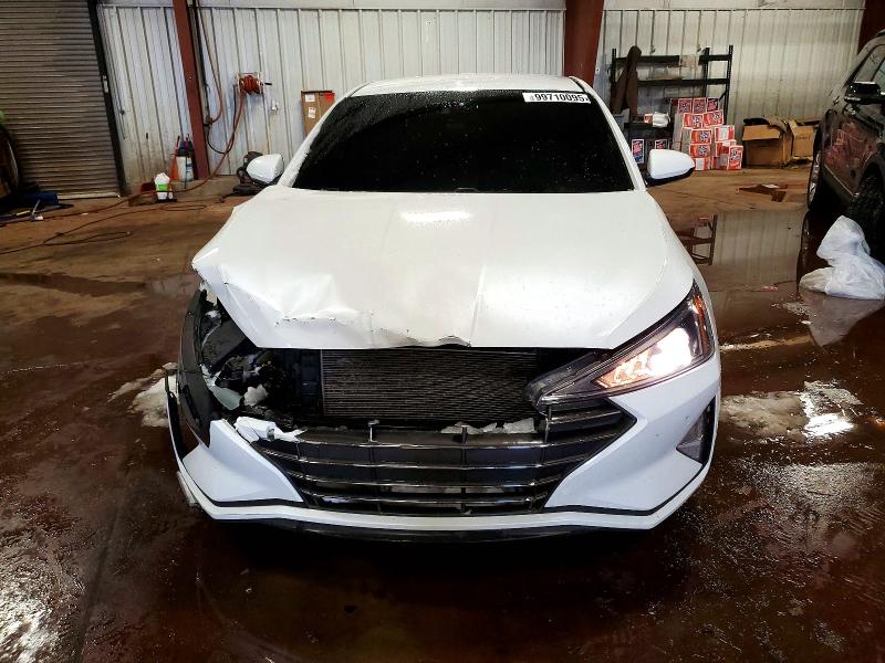 Фото 5 - HYUNDAI ELANTRA